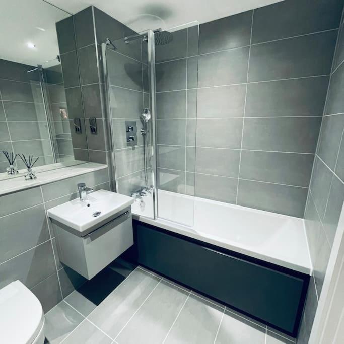 New One Bedroom Luxury Apartment In Solihull Buitenkant foto