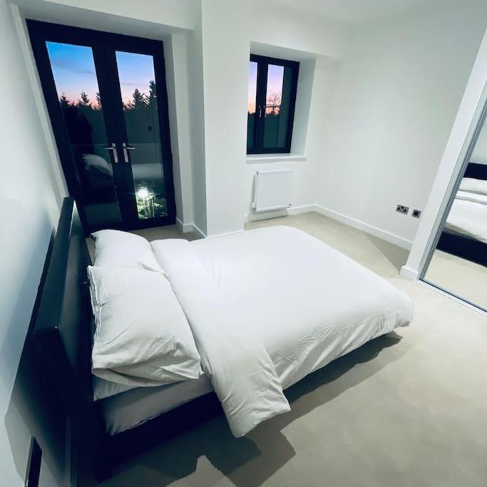 New One Bedroom Luxury Apartment In Solihull Buitenkant foto