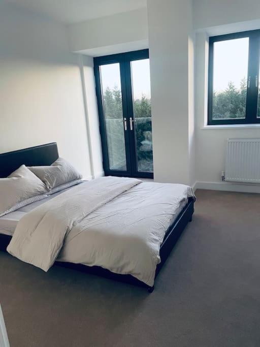 New One Bedroom Luxury Apartment In Solihull Buitenkant foto