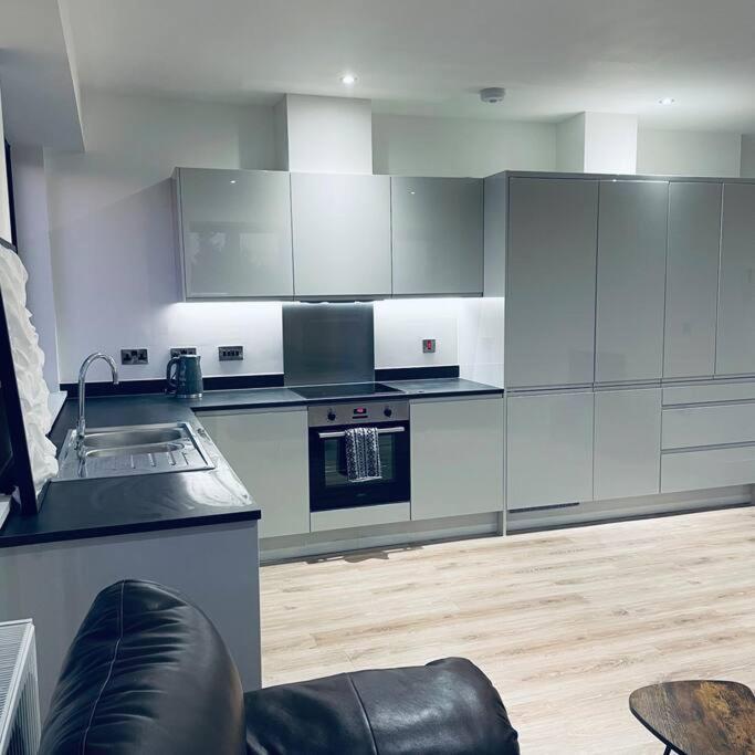 New One Bedroom Luxury Apartment In Solihull Buitenkant foto