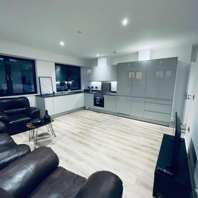 New One Bedroom Luxury Apartment In Solihull Buitenkant foto