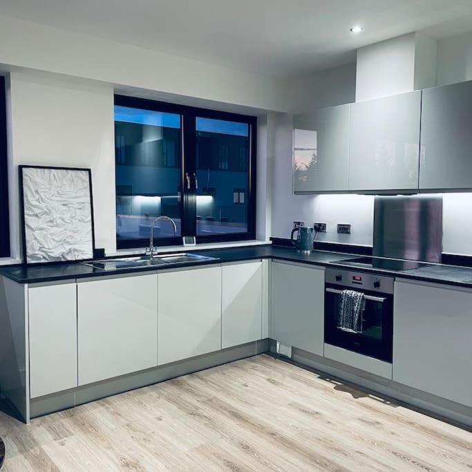 New One Bedroom Luxury Apartment In Solihull Buitenkant foto