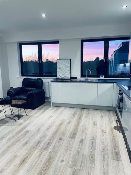 New One Bedroom Luxury Apartment In Solihull Buitenkant foto