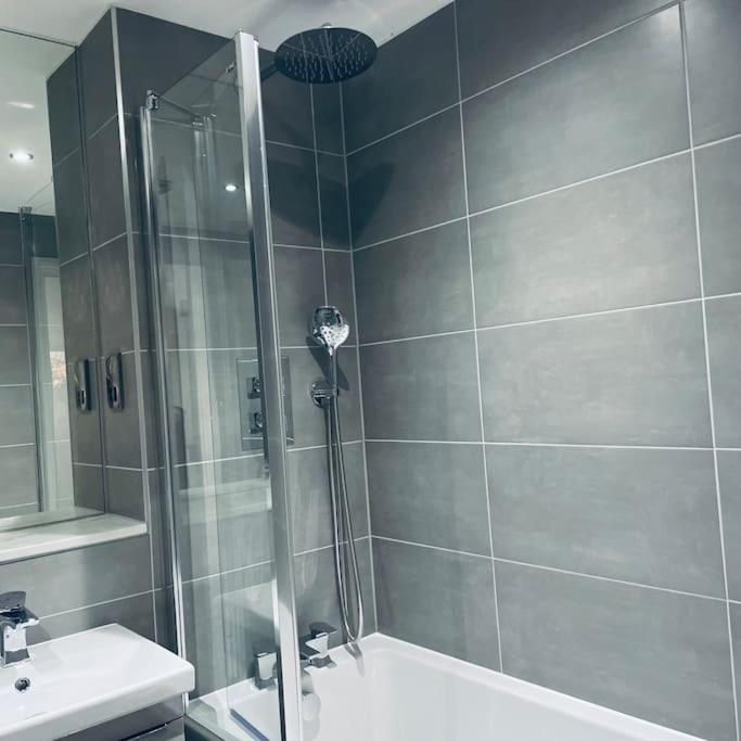New One Bedroom Luxury Apartment In Solihull Buitenkant foto